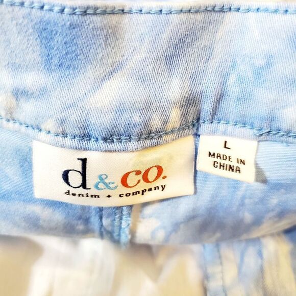 D & Co. Tie Dye Blue/White Shorts Size Large - Picture 7 of 10